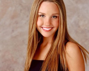 Amanda Bynes 05 HD Wallpaper