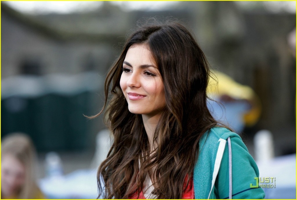 Victoria Justice HD Wallpaper