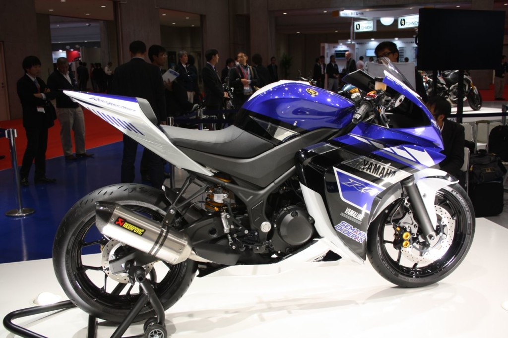 Yamaha R25 Wallpaper HD