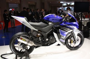 Yamaha R25 Wallpaper HD
