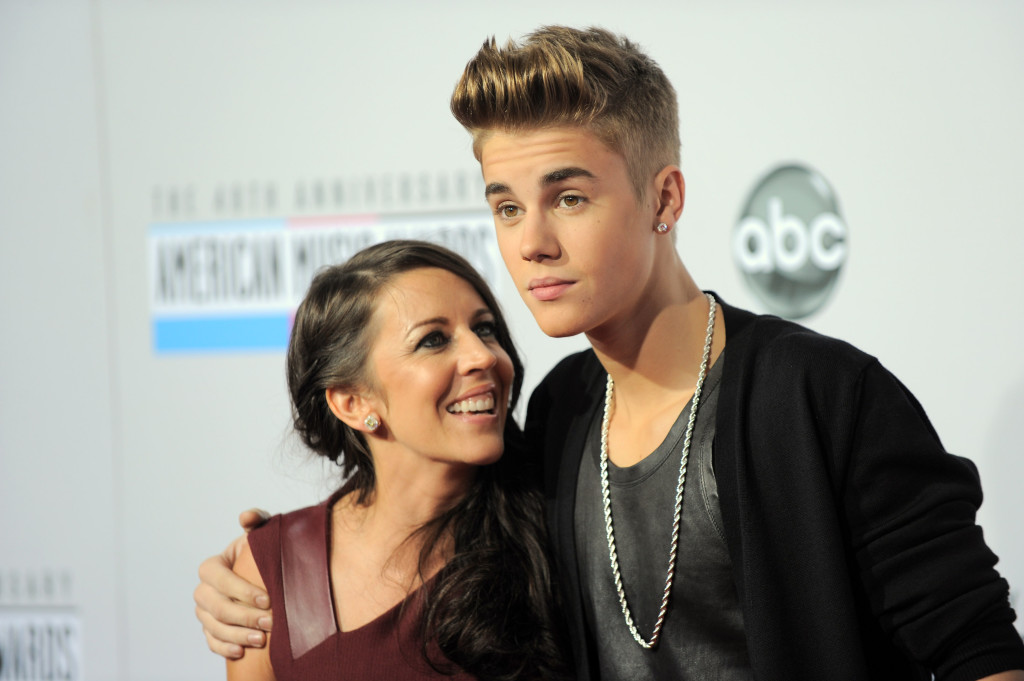 Pattie Mallette and Justin Bieber wallpaper